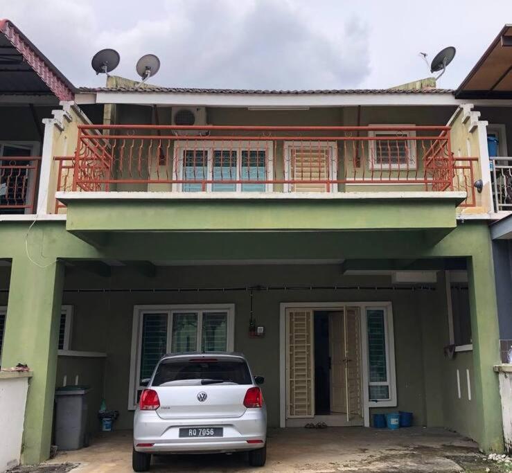 Nice Seremban 2 1/2 Storey House With 4 Rooms Exterior foto